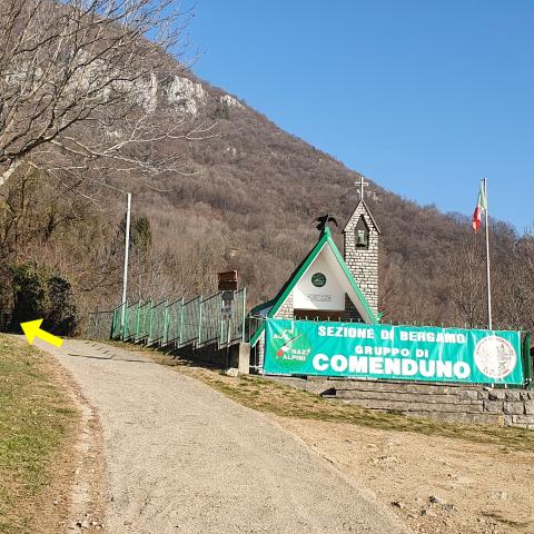 Foto nr. 9 passiamo accanto alla cappella degli Alpini - © G.S. Marinelli, riproduzione vietata.