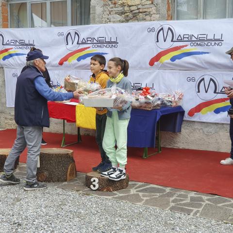  Vincono la Coppa: “Anna e Luciano a.m.”:  Nonni e Nipoti in marcia  edizione 2024 la 1ª coppia classificata composta da Bambini:  Morana Luca e  Bonarini  Andrea - © G.S. Marinelli, riproduzione vietata.