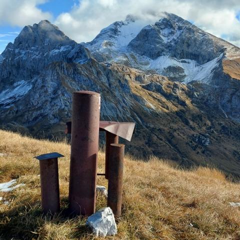 Monte Vetro, sullo sfondo Corna Piana e Monte Arera   - © G.S. Marinelli, riproduzione vietata.