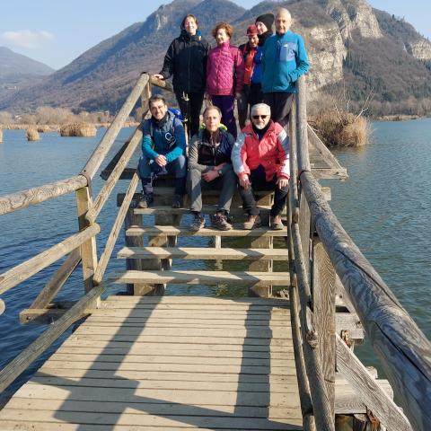 Foto di gruppo sul percorso Sud delle torbiere del Sebino  - © G.S. Marinelli, riproduzione vietata.