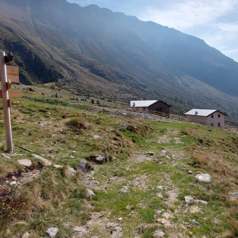 arrivati al bivacco S. Occhi  - © G.S. Marinelli, riproduzione vietata.