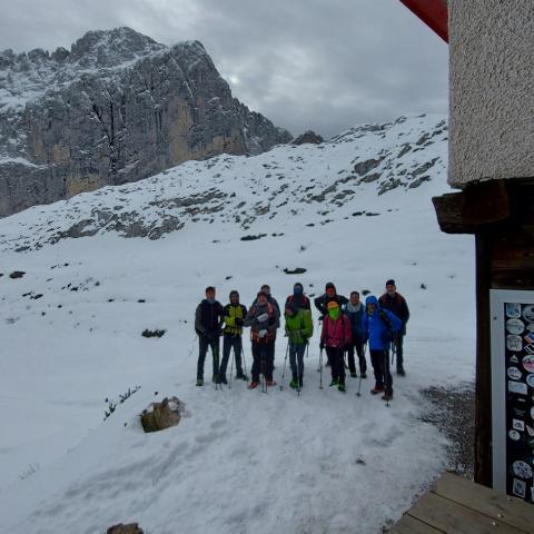 Foto di gruppo al Rifugio Albani  - © G.S. Marinelli, riproduzione vietata.