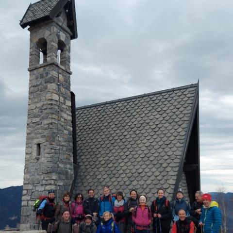 Il gruppo al completo presso chisetta degli alpini  - © G.S. Marinelli, riproduzione vietata.