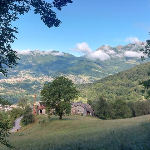 Cà Gavaggio e panorama su Monte Ocone  - © G.S. Marinelli, riproduzione vietata.