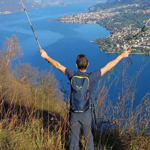 Primi panorami sul lago (Abadia e Mandello del Lario  - © G.S. Marinelli, riproduzione vietata.