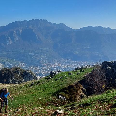 L'arrivo di Gigi e Renata saliti dal versante sud   - © G.S. Marinelli, riproduzione vietata.