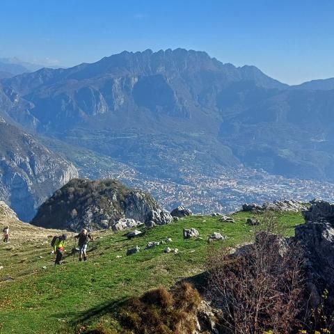 L'arrivo della coda del gruppo  - © G.S. Marinelli, riproduzione vietata.