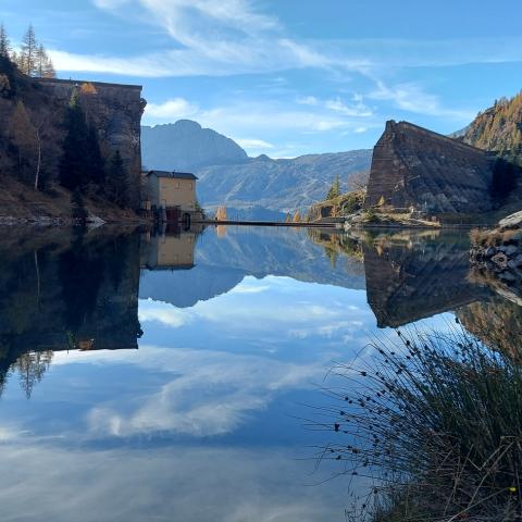 in riva al Lago del Gleno   - © G.S. Marinelli, riproduzione vietata.