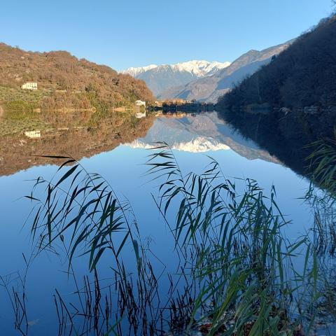 Sponda destra orografica del lago Moro  - © G.S. Marinelli, riproduzione vietata.