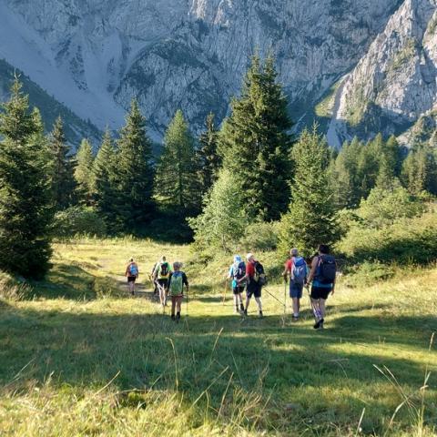 attraversamento verso la base di salita  - © G.S. Marinelli, riproduzione vietata.