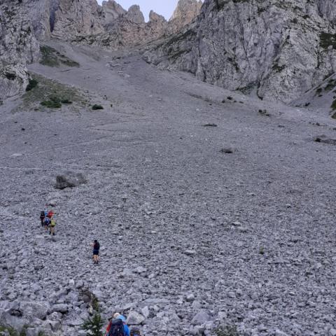 Inizio salita sul ghiaione   - © G.S. Marinelli, riproduzione vietata.