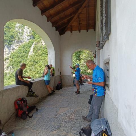 Santuario di S.Maria sopra Olcio - sosta pranzo  - © G.S. Marinelli, riproduzione vietata.