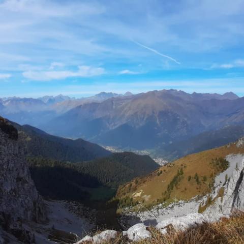 Vista sul versante opposto della Val di Scalve  - © G.S. Marinelli, riproduzione vietata.