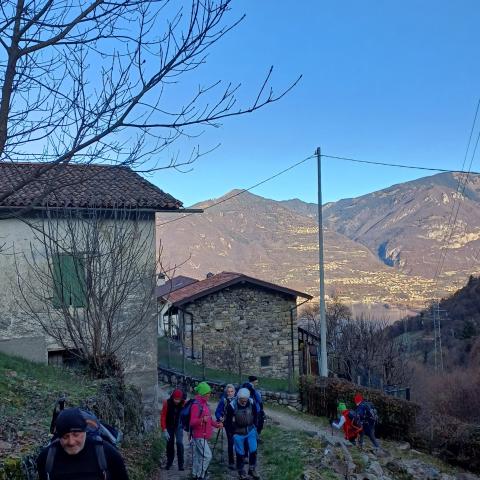 Sedergnò, si passa su sentiero CAI 206  - © G.S. Marinelli, riproduzione vietata.