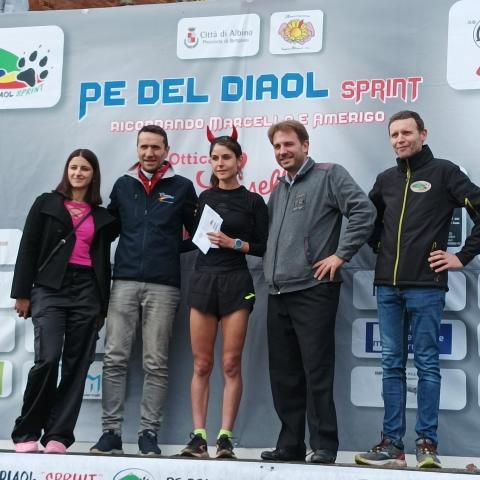 PREMIAZIONE DI VIVIEN BONZI PER IL RECORD FEMMINILE PREMIAZIONE DI VIVIEN BONZI PER IL RECORD FEMMINILE - © G.S. Marinelli, riproduzione vietata.